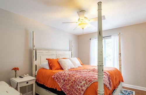 Glen Rose House | Roomy Home on the Hill overlooking Glen Rose, TX
