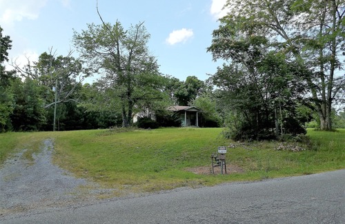 Benton House | Roomy Remote Cabin near Kentucky Lake