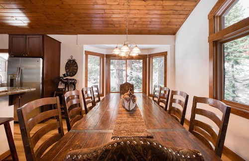 Ridgewood House | Rooney Ridge - Luxury 2600 Sq Ft, Cozy Fireplace, Family Room, Ping Pong Table!