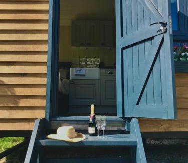 Launceston Cabin | Roosters Retreat
