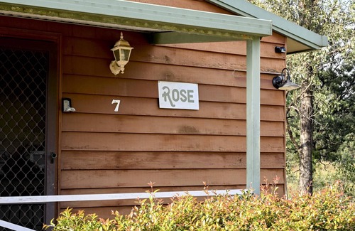 Pokolbin Cabin | Rose Cabin 7 - 1 bedroom with 1 x queen bed