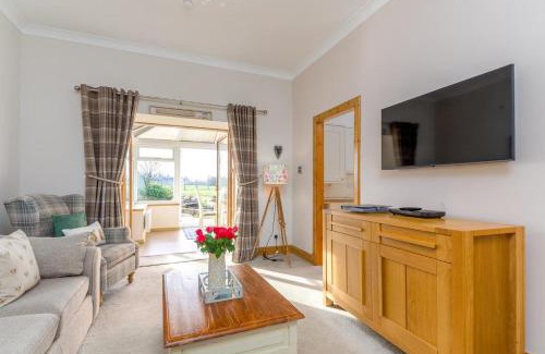 Rosyth House | Rose Cottage at The Steadings