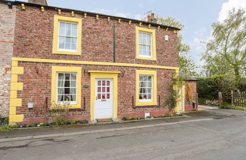 Crosby-on-Eden Cottage | ROSE COTTAGE, family friendly, character holiday cottage in Carlisle