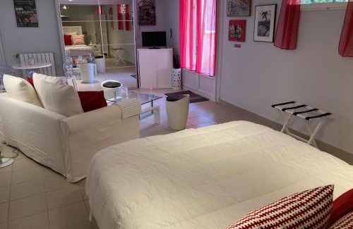 Giverny Apartment | Rose Garden Studio