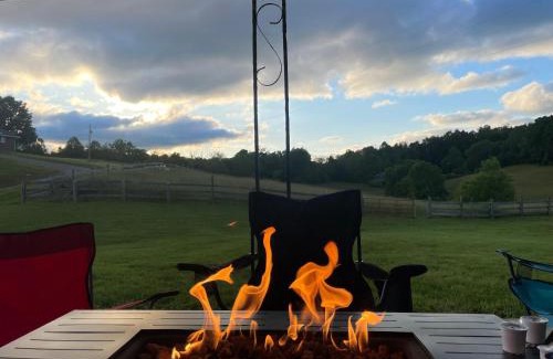 Jonesville House | Rose Hill Farm in Amish Community
