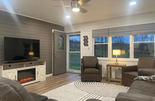 Jonesville House | Rose Hill Farm in Amish Community