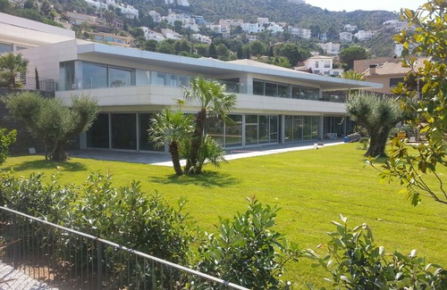 Roses Town Center Villa | Roses: Magnificent contemporary villa with an indoor pool