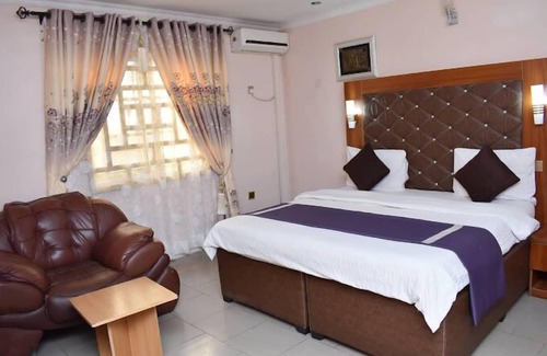 Benin City Hotel | Rosrit Hotel and Suites