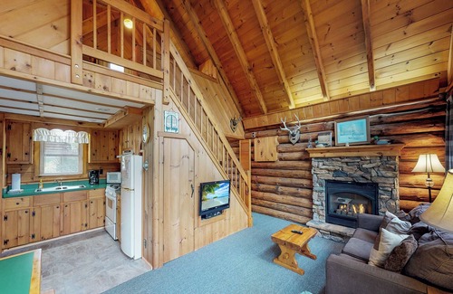 Gaines Cabin | Rough Cut Lodge - Oak Cabin