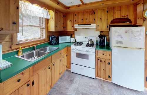 Gaines Cabin | Rough Cut Lodge - Oak Cabin