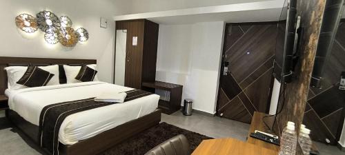 Khattalwada Hotel | Roundana Residency SIPCOT OMR Chennai - Unit of Prohotel