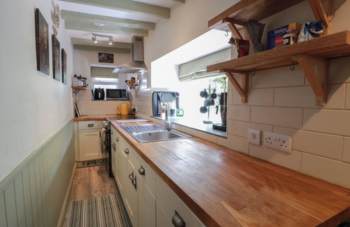 Kirk Yetholm Cottage | ROWANTREE COTTAGE, pet friendly in Town Yetholm And Kirk Yetholm
