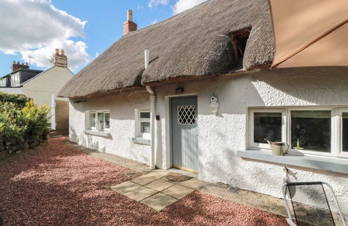 Kirk Yetholm Cottage | ROWANTREE COTTAGE, pet friendly in Town Yetholm And Kirk Yetholm