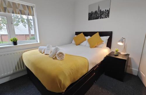 Derby House | Rowditch House Spacious 3 Bed Home from Home in Derby