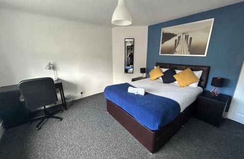 Derby House | Rowditch House Spacious 3 Bed Home from Home in Derby