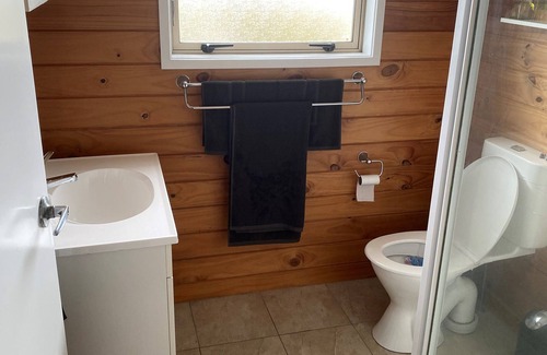 Karkari Peninsula House | Rowlys Resort Back Bach suitable for family of 4 or 2 couples