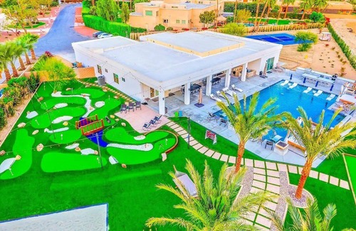 Indio House | Royal Bahamian Estate:Pickleball, Golf, sleeps 20!