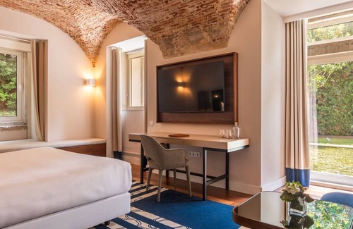 Belem Hotel | Royal-Inspired Stay with Indoor & Outdoor Pools | Free Parking and Pet-Friendly