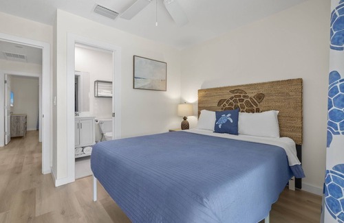 Sanibel Cottage | Royal Palm Cottage - Quaint Island Paradise