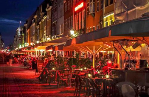 Indre By Apartment | Royal Residence 2BR by Amalienborg