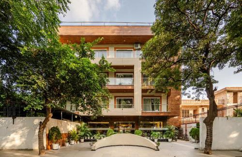Sector 31 Hotel | Royal Residence Near 32nd Avenue - Gurugram