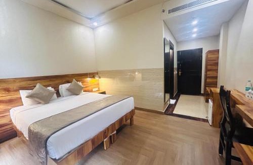 Sector 31 Hotel | Royal Residence Near 32nd Avenue - Gurugram