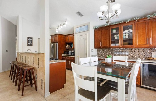 Miramar Beach House | RR + Splash Pad + Private Pool + 6 Passenger Golf Cart