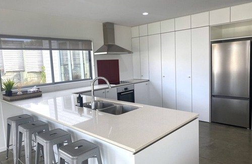 Ruakaka House | Ruakaka Holiday Home Walk to Beach