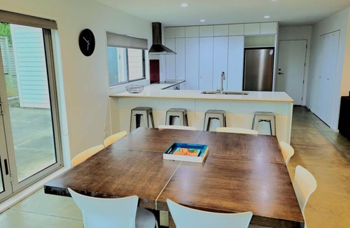 Ruakaka House | Ruakaka Holiday Home Walk to Beach