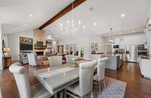 Lacy-Lakeview House | Ruby Dell Ranch - Just 10 mins from downtown Waco!