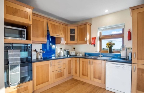 Ballyconneely Ski Chalet | Rugosa - A bright, spacious and relaxing stay
