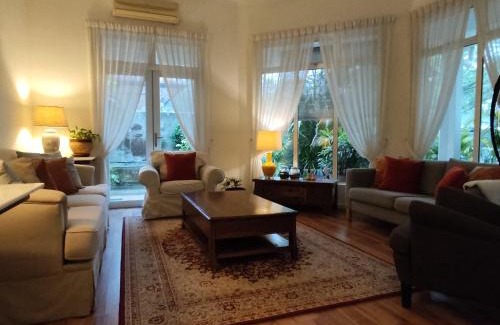 Kota Warisan Bed & Breakfast | Rumah Putih B&B near KLIA