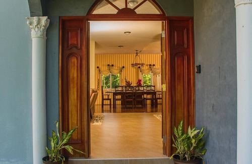 Runaway Bay Villa | RunAway to Tranquility