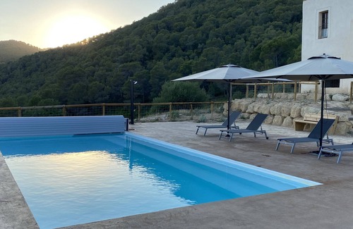 Castellvi de la Marca Cottage | Rural getaway in the middle of the vineyards and relaxation in a dream swimming pool