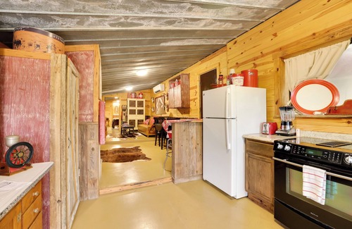 Tarpley Cabin | Rural & Horse-Friendly Cabin ~ 24 Mi to Bandera!
