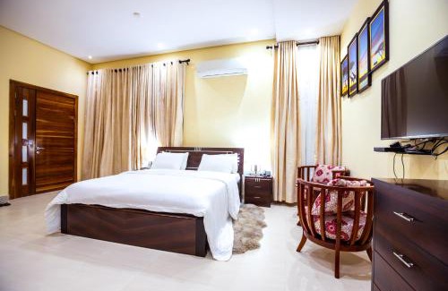 Lekki Phase 1 Apartment | Rushmore - Executive Room