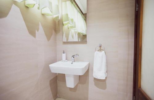 Lekki Phase 1 House | Rushmore - Premier 1 Room