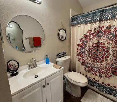 Ruskin House | Ruskin FL 2 bdrm 1 bath suite Host & Cat share common areas
