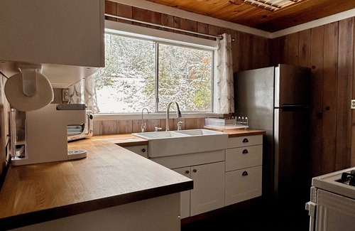 Oakhurst Cabin | Rustic 1961 Cabin by Yosemite with private access to Lewis Creek Waterfall Trail