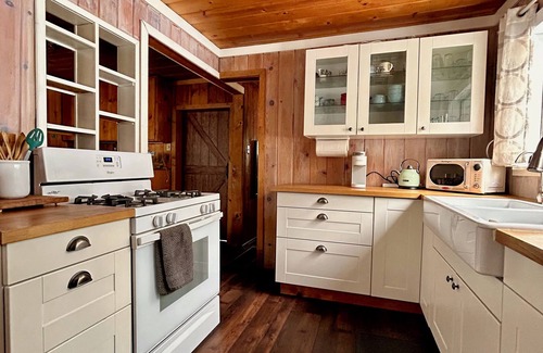 Oakhurst Cabin | Rustic 1961 Cabin by Yosemite with private access to Lewis Creek Waterfall Trail