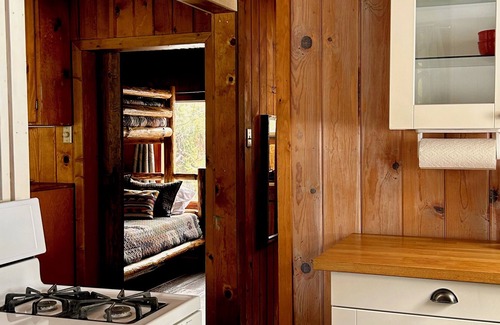 Oakhurst Cabin | Rustic 1961 Cabin by Yosemite with private access to Lewis Creek Waterfall Trail