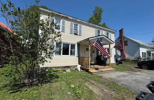 Northfield House | Rustic 4-bedroom house in university town of Northfield. Centrally located.