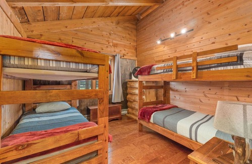 Fort Collins Cabin | Rustic and Charming Creek-side Cabin in Pleasant Valley, 15 min from Ft. Collins