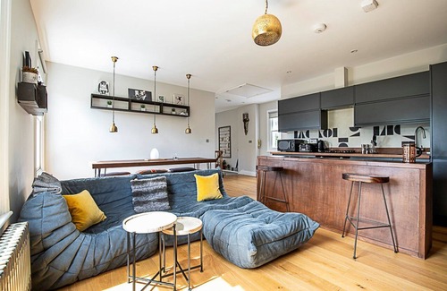 Brixton Hill Apartment | Rustic and Contemporary Haven in Brixton