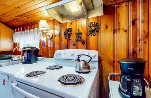 York Beach Cottage | Rustic and well-equipped cottage w/gas grill, deck, large lawn - near the ocean