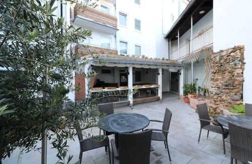 Frohnhausen Apartment | Rustic Apartment in Essen