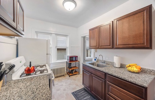 Berwyn Apartment | Rustic APT |Near Hosp| 25mins to ORD|MDW|DT|Free Parking&Wifi