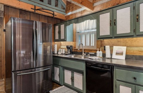 Winchester Cabin | Rustic Cabin, Dock, Hot Tub, Firepit, Kayaks