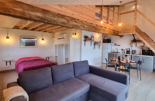 Pouilly-les-Feurs Cottage | Rustic cabin for 4, pet-friendly retreat