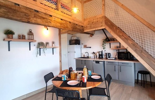 Pouilly-les-Feurs Cottage | Rustic cabin for 4, pet-friendly retreat